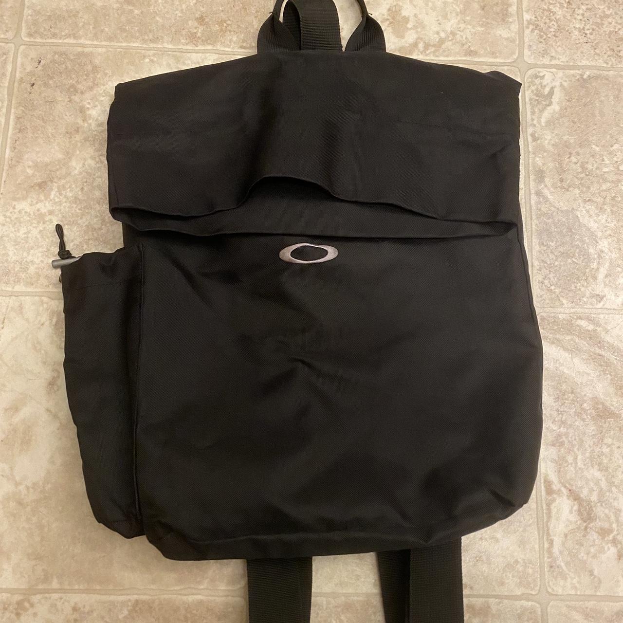 oakley genuine y2k back pack free fit pics dm for... - Depop