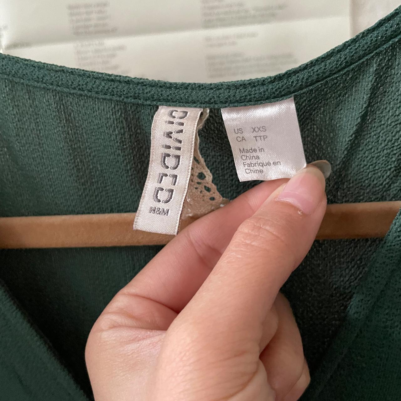 Simple solid green dress up to the knees... Depop