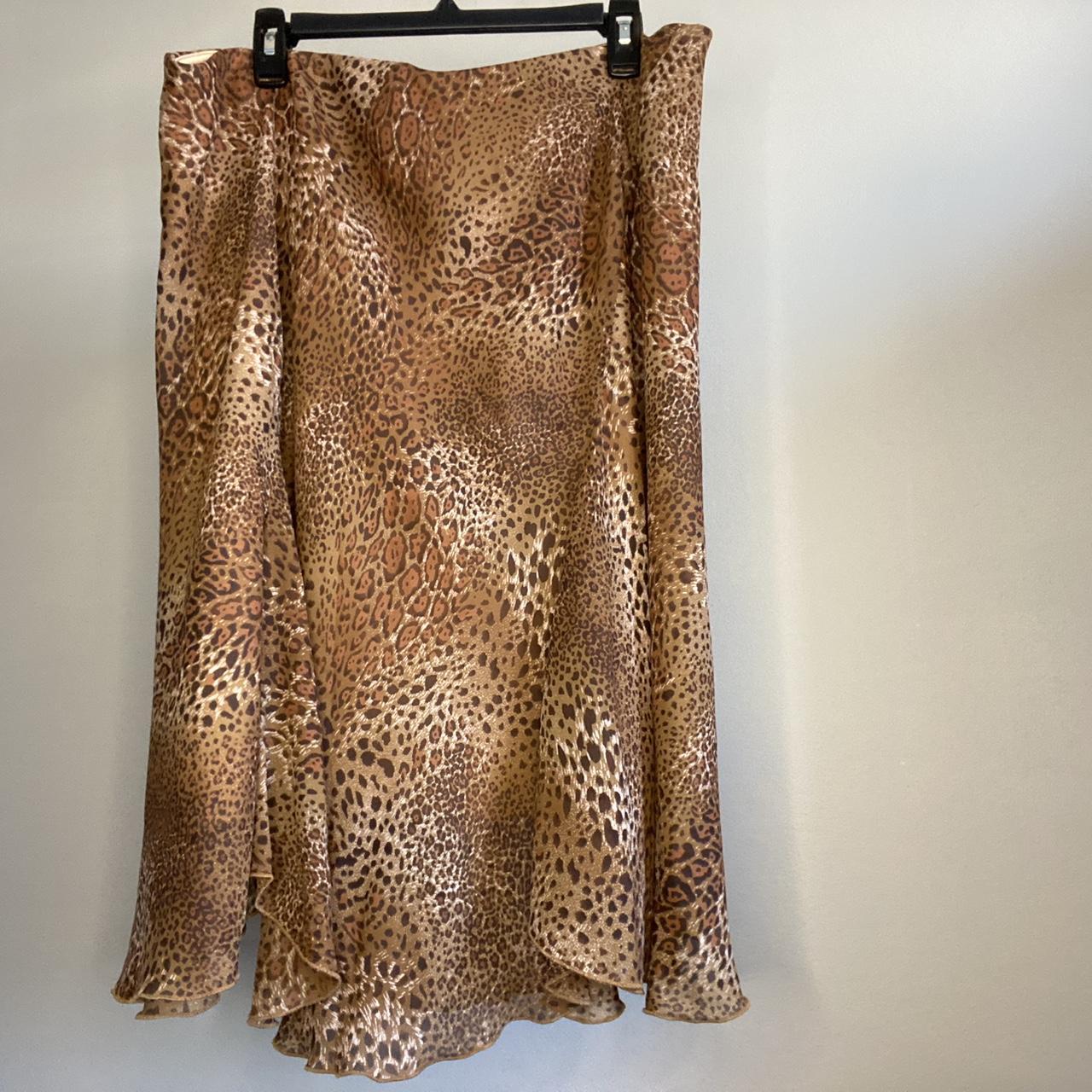 VINTAGE cheetah print midi skirt with pleated. Depop