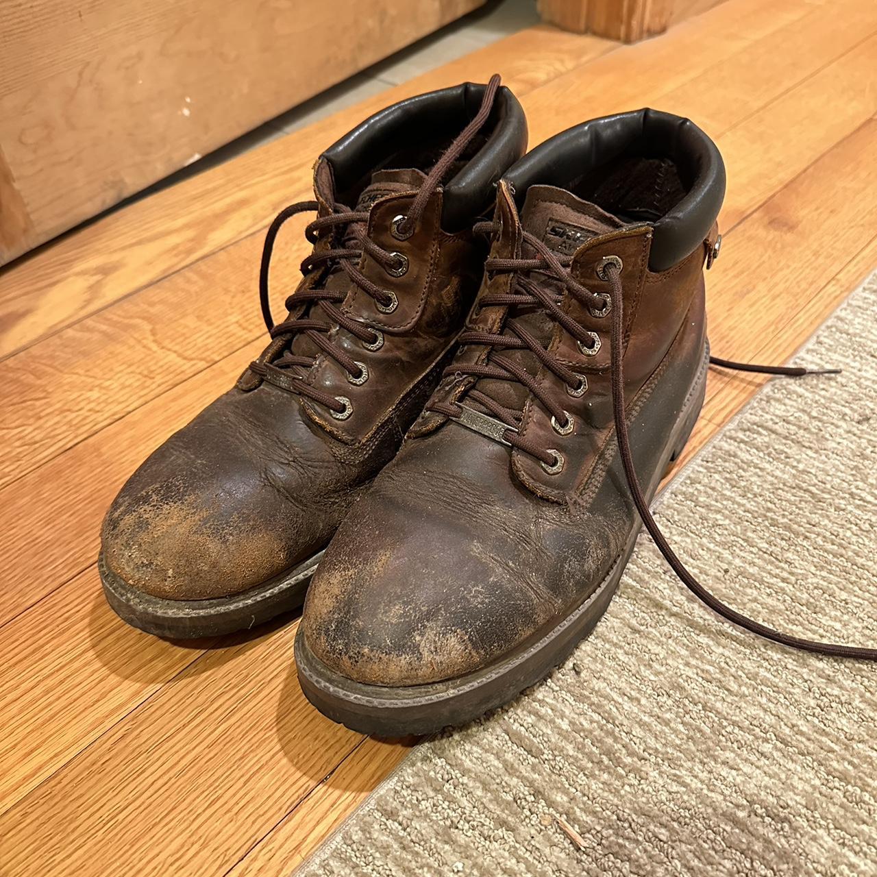 mens sketchers walking boots