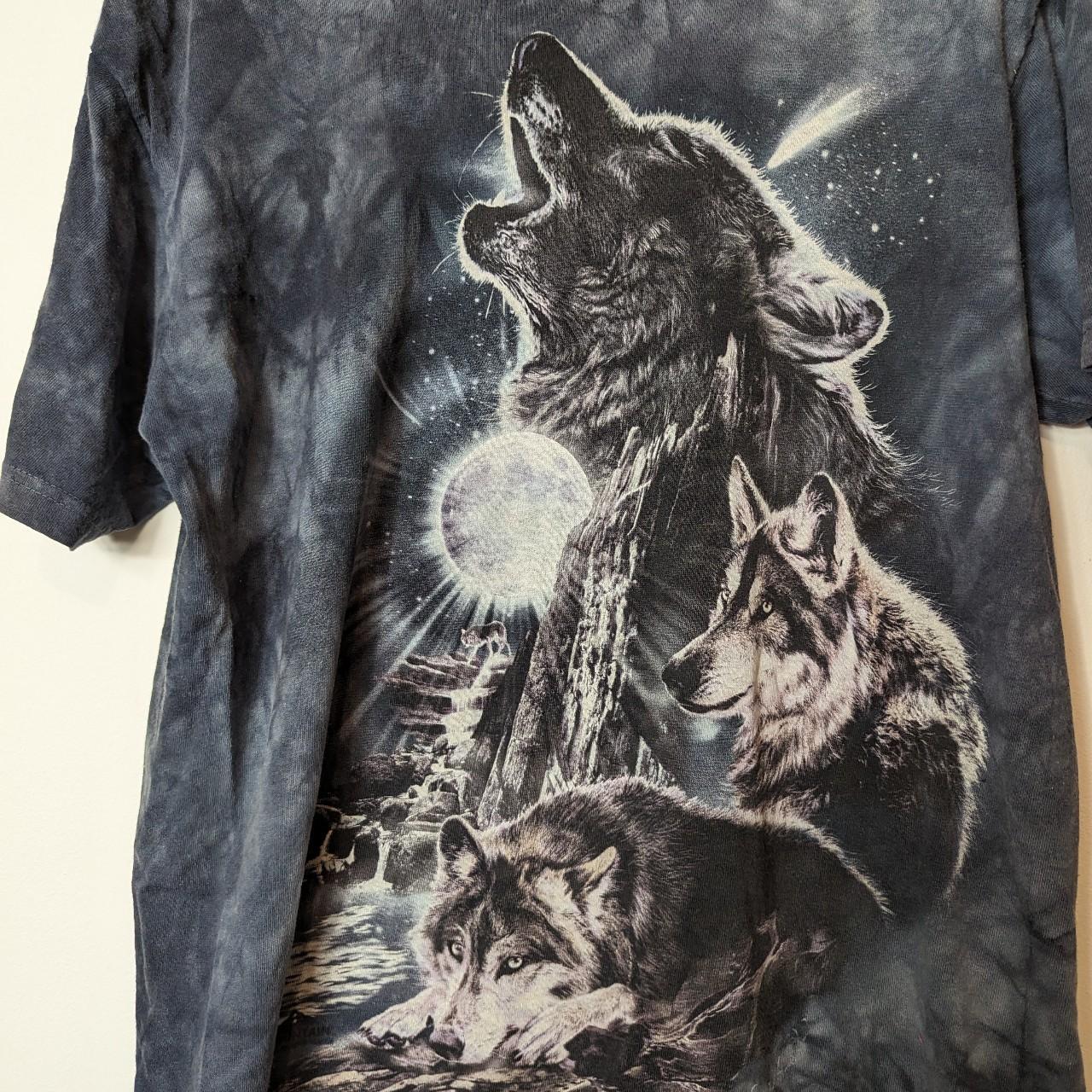 The Mountain M T-shirt Wolves Gardner Nature Animal... - Depop