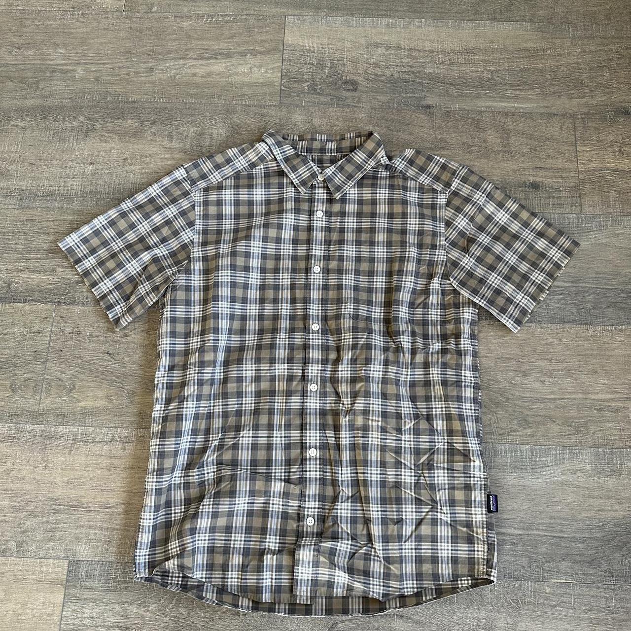 patagonia button down size large - Depop