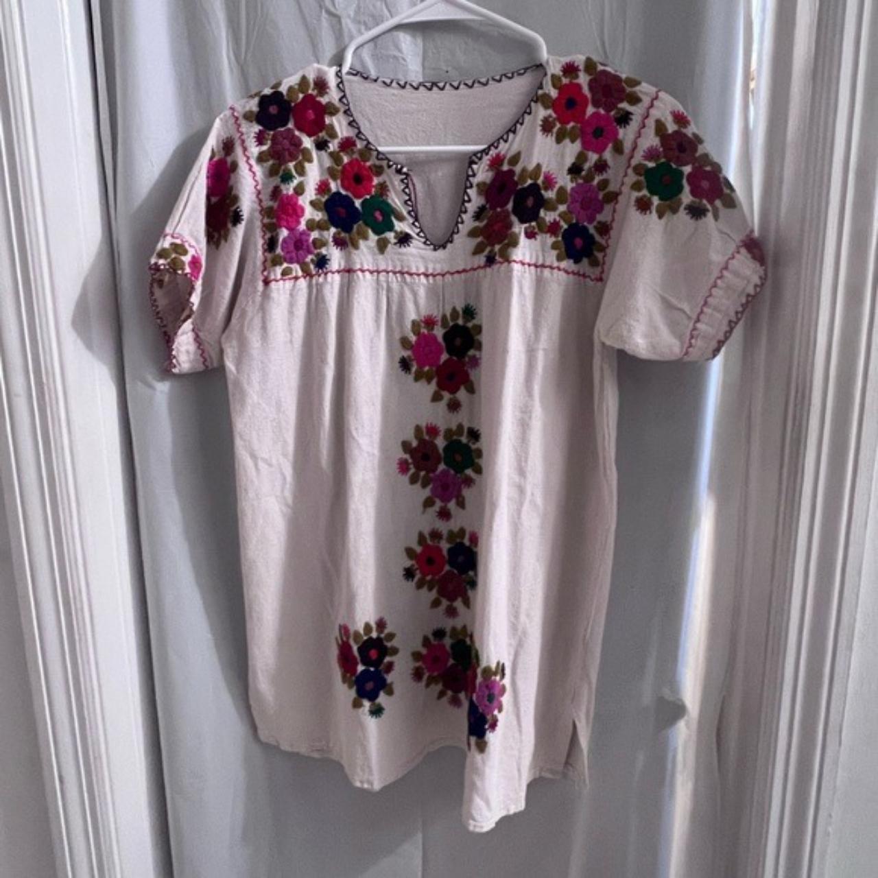 Like new maya mexican embroidered floral... - Depop