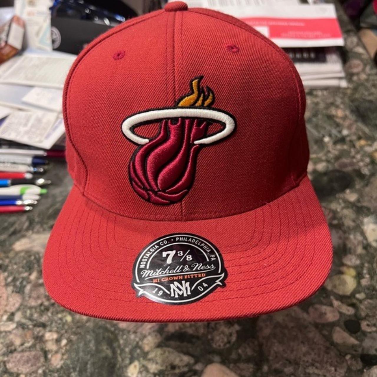 NWOT miami heat hat size 7-3/8 Mitchell and ness - Depop