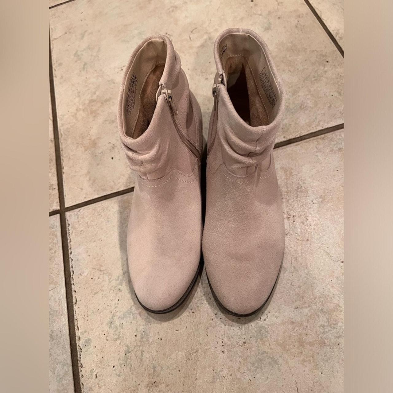 Like new Vionic kanela nude suede side zip ankle. Depop