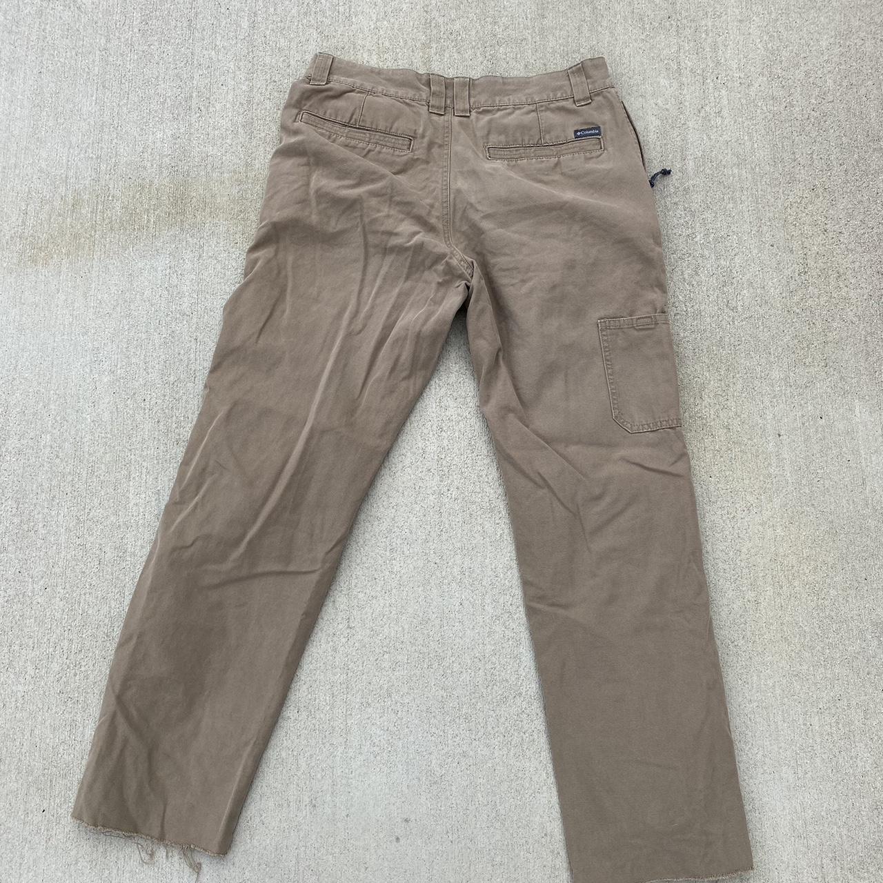 cropped columbia khaki pants size 32x32 Depop