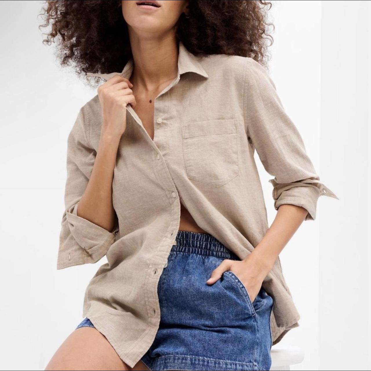 Gap Women's Tan Shirt Depop