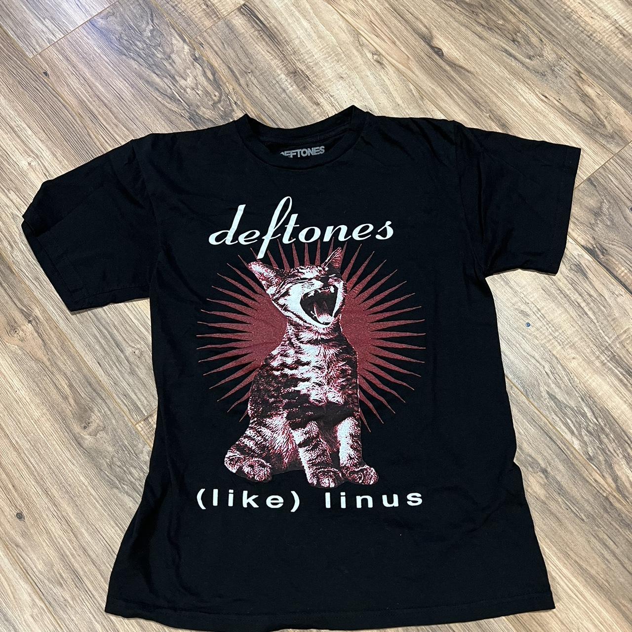 hot topic deftones shirt says large but fits like a... - Depop