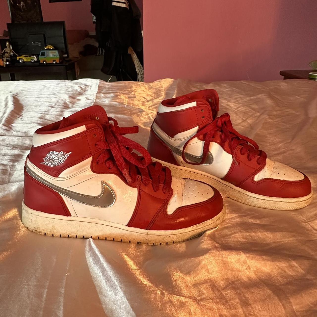 Jordan 1 retro high og Red and white Size: US 5Y:... - Depop