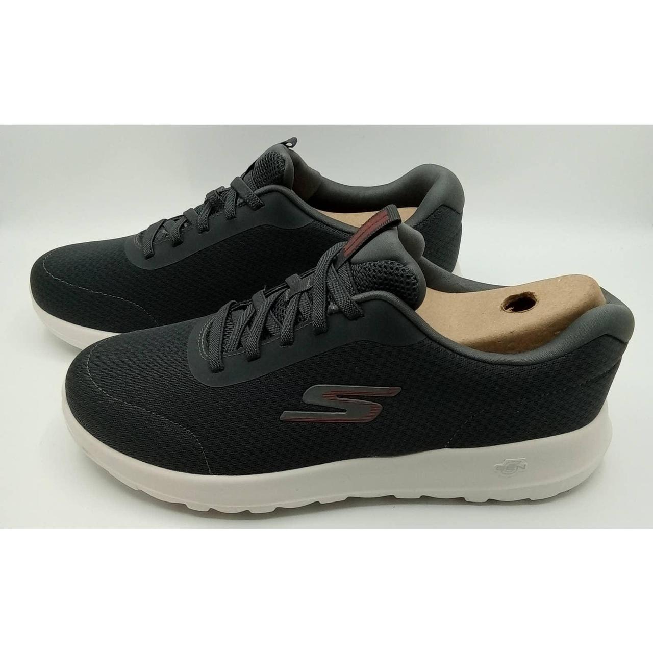 Skechers men's best sale 9.5 wide