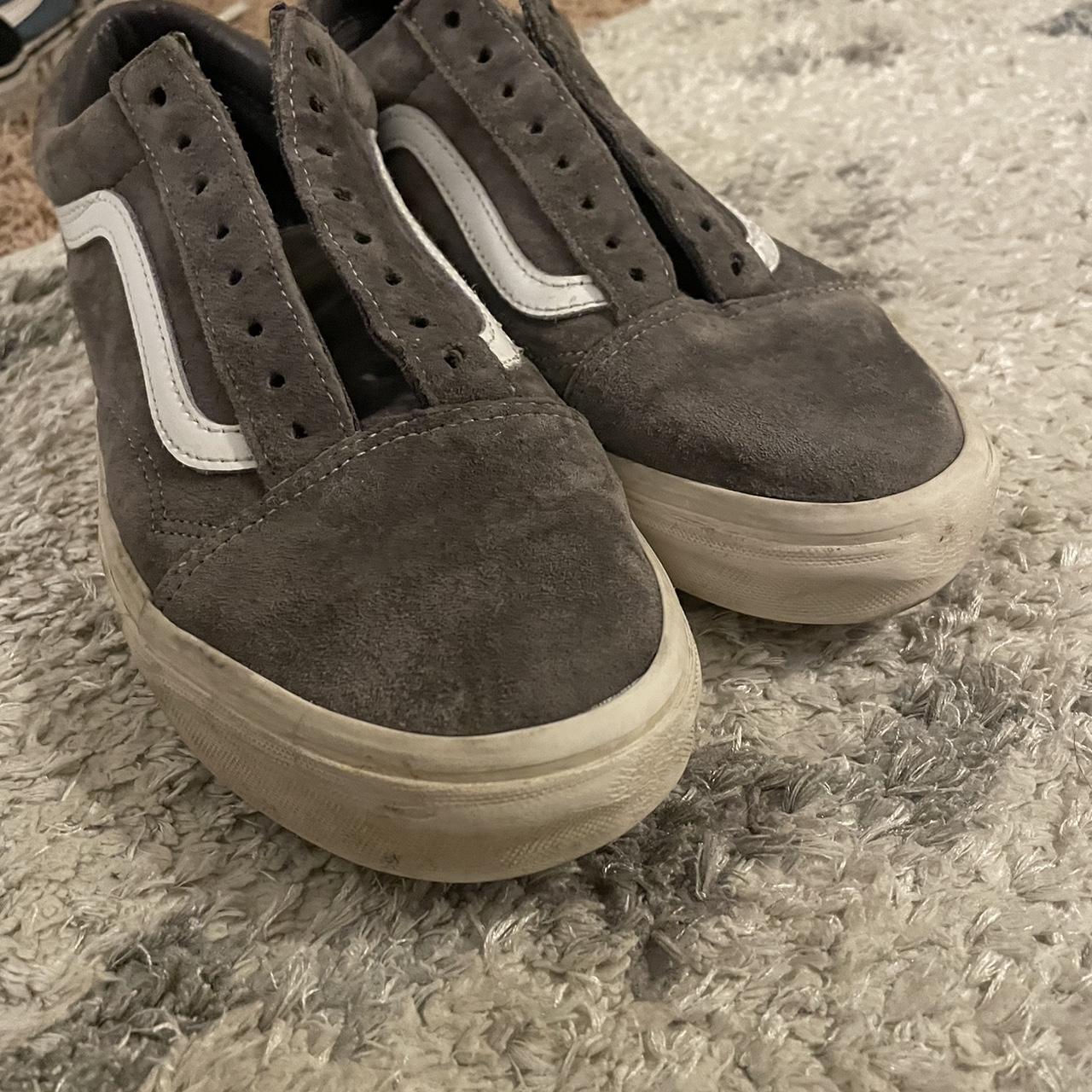 Grey vans hotsell black laces