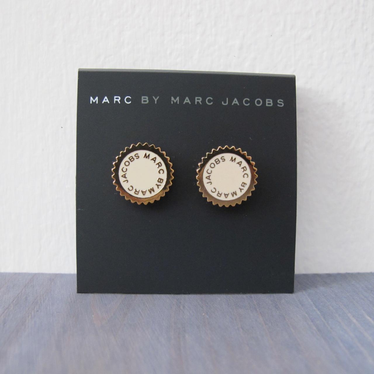 ◎MARC JACOBS◎LOGO DISC ENAMEL STUDS ピアス ユニセックス 楽天市場】マークジェイコブス MARC JACOBS ピアス エナメル