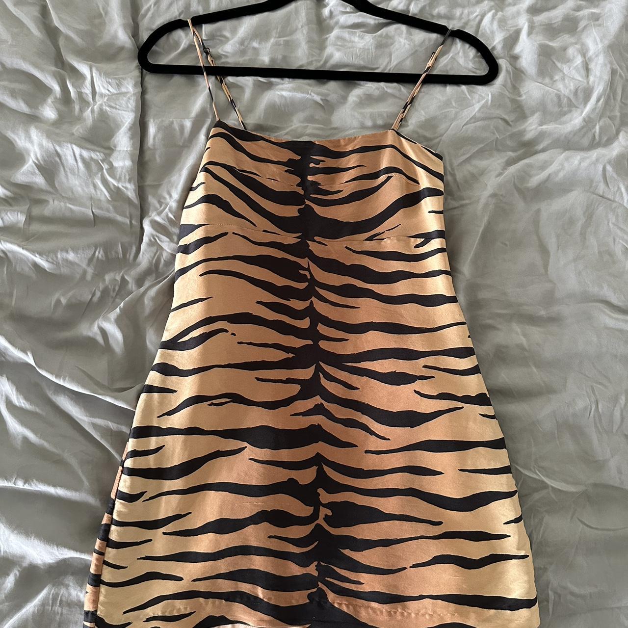 Realisation par sale tiger dress