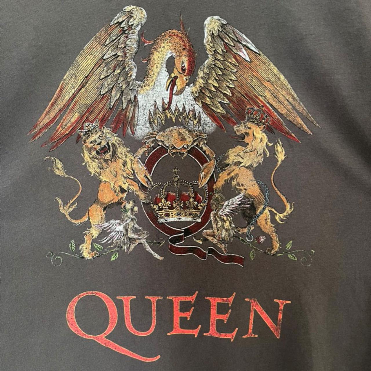 Queen Crest Vintage Amplified Tee - Queen