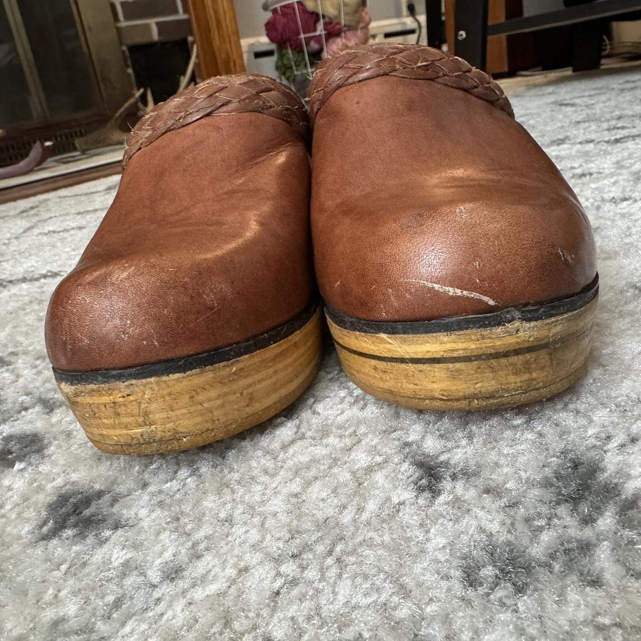 frye clogs