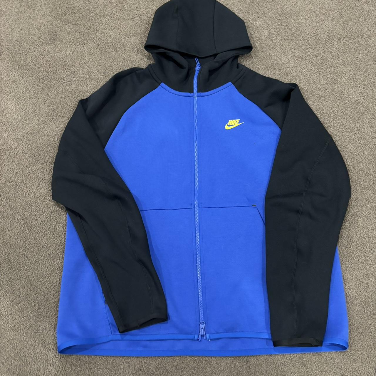 Black blue yellow online nike tech