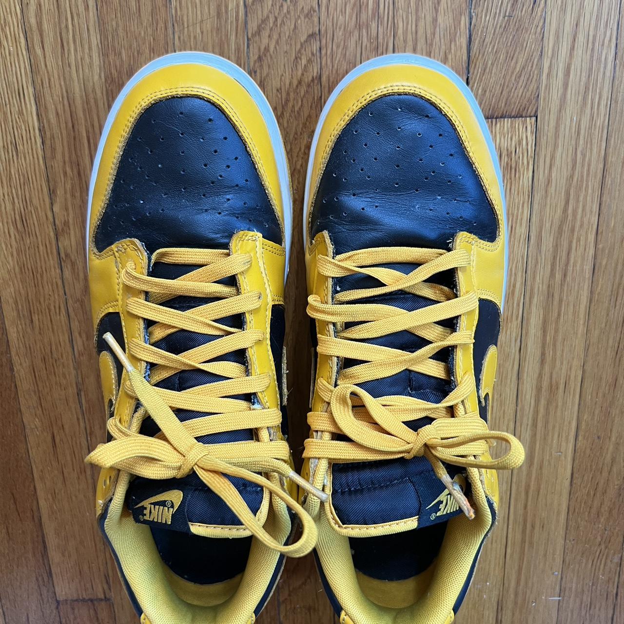 Nike Men's Yellow and Black Trainers | Depop