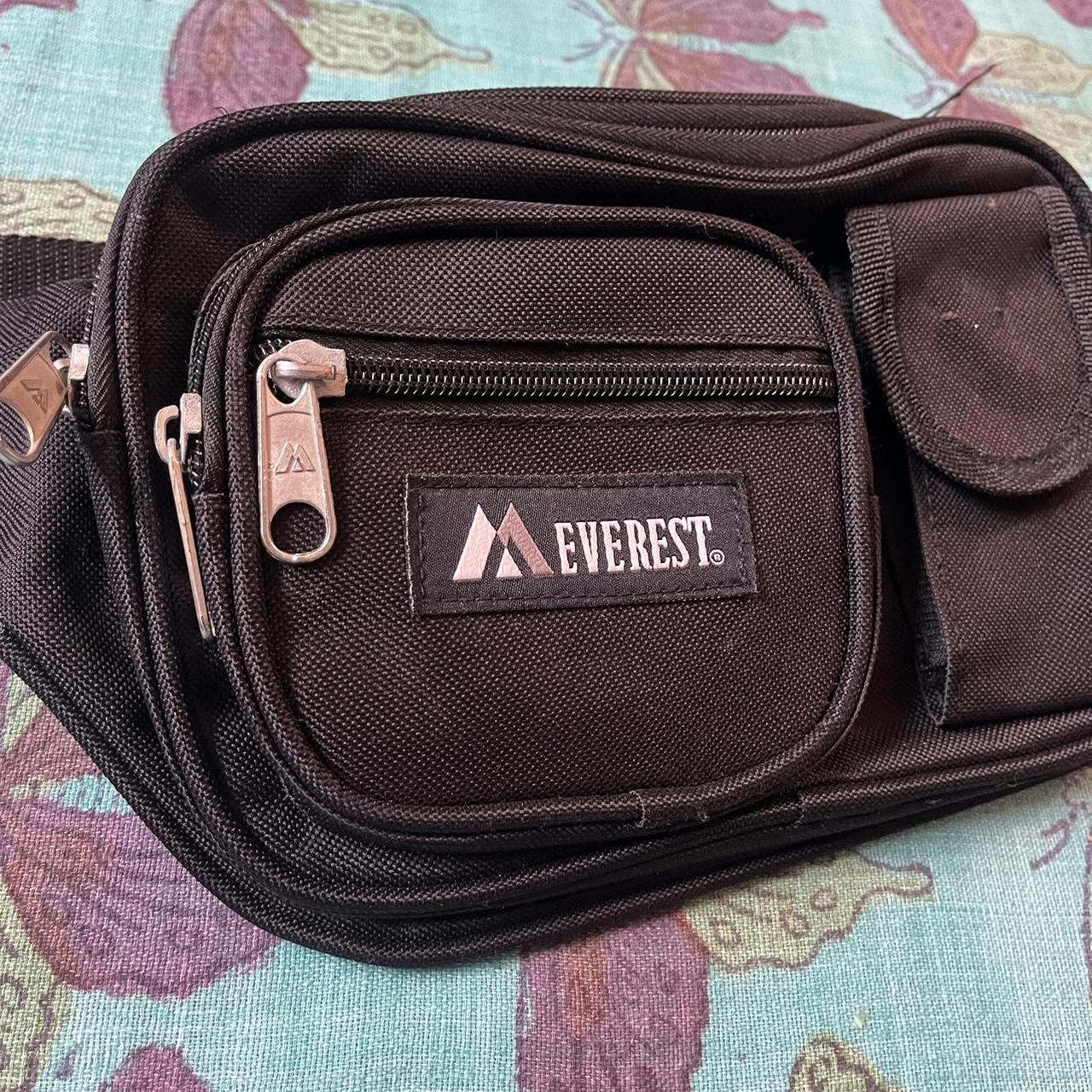 Vintage Everest fanny pack -condition like new... - Depop