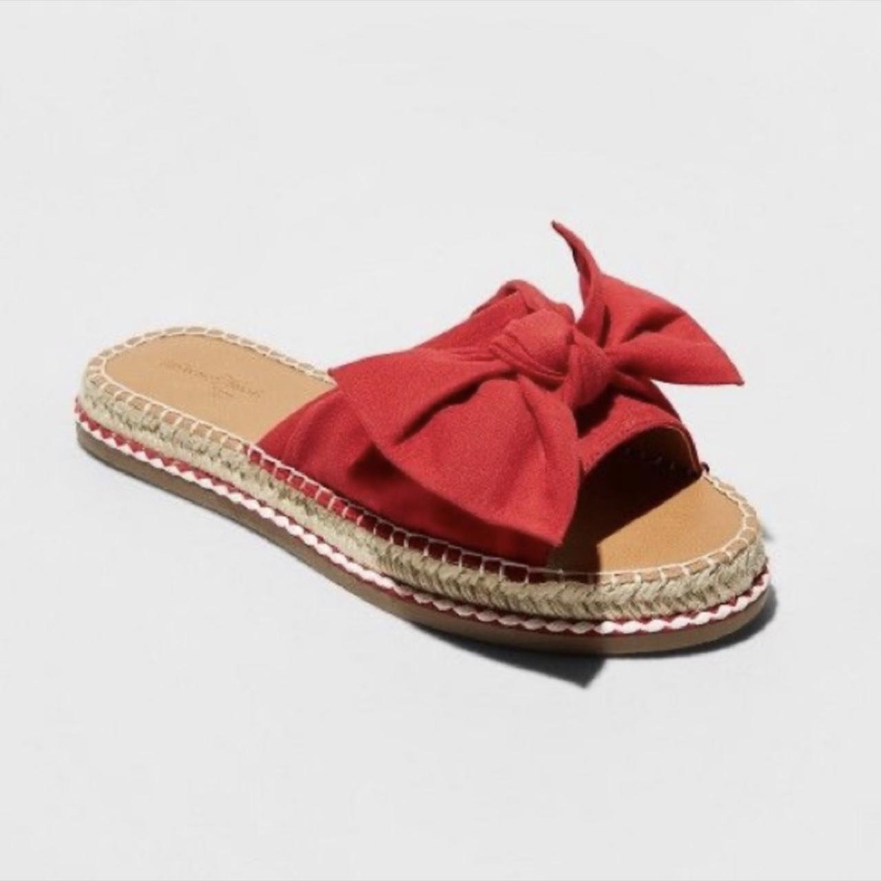 Universal Thread Women's Red and Tan Sandals (2)