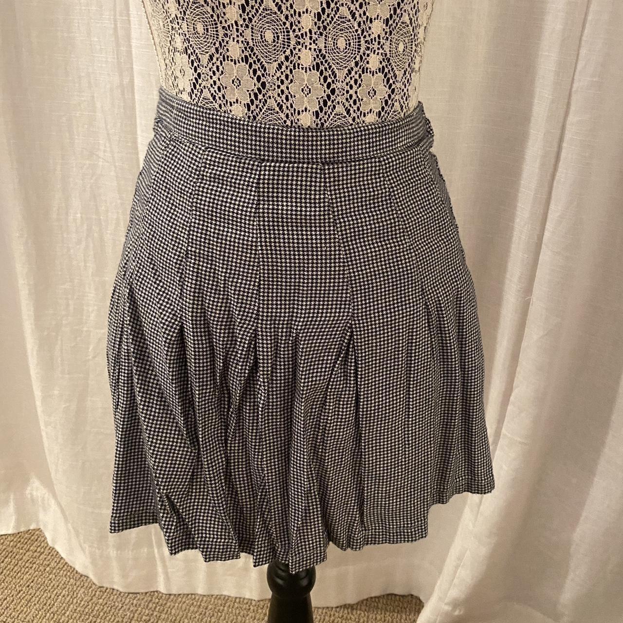 Preppy black and white mini skirt - Depop