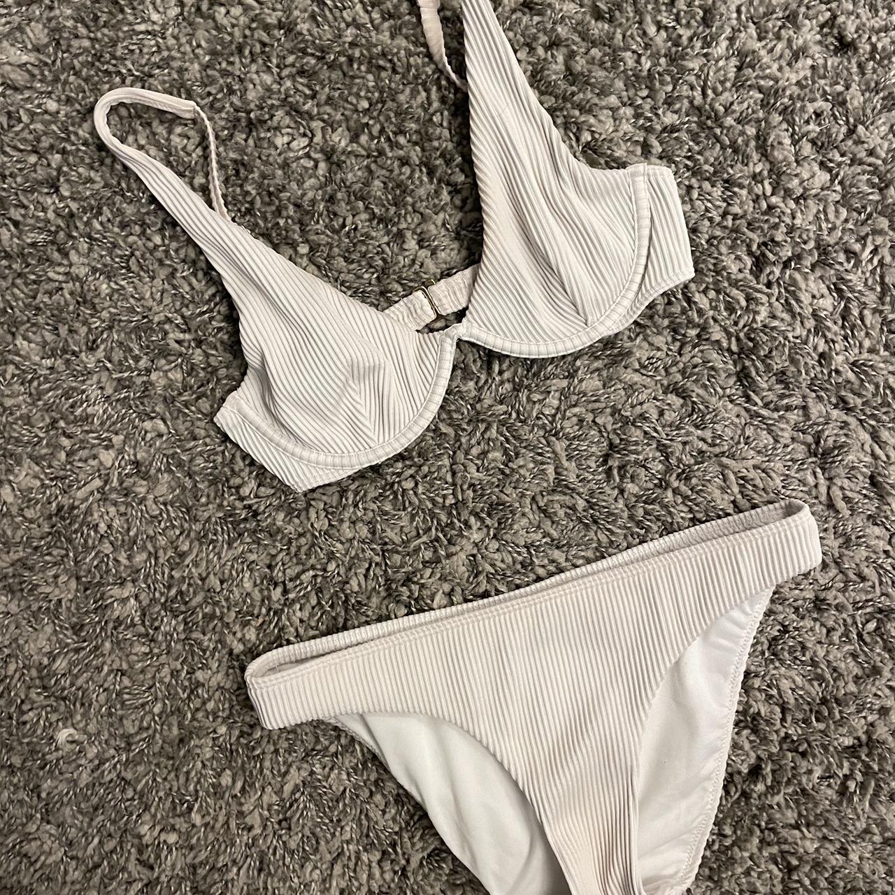 Hollister Co. Women's White Bikinis-and-tankini-sets | Depop