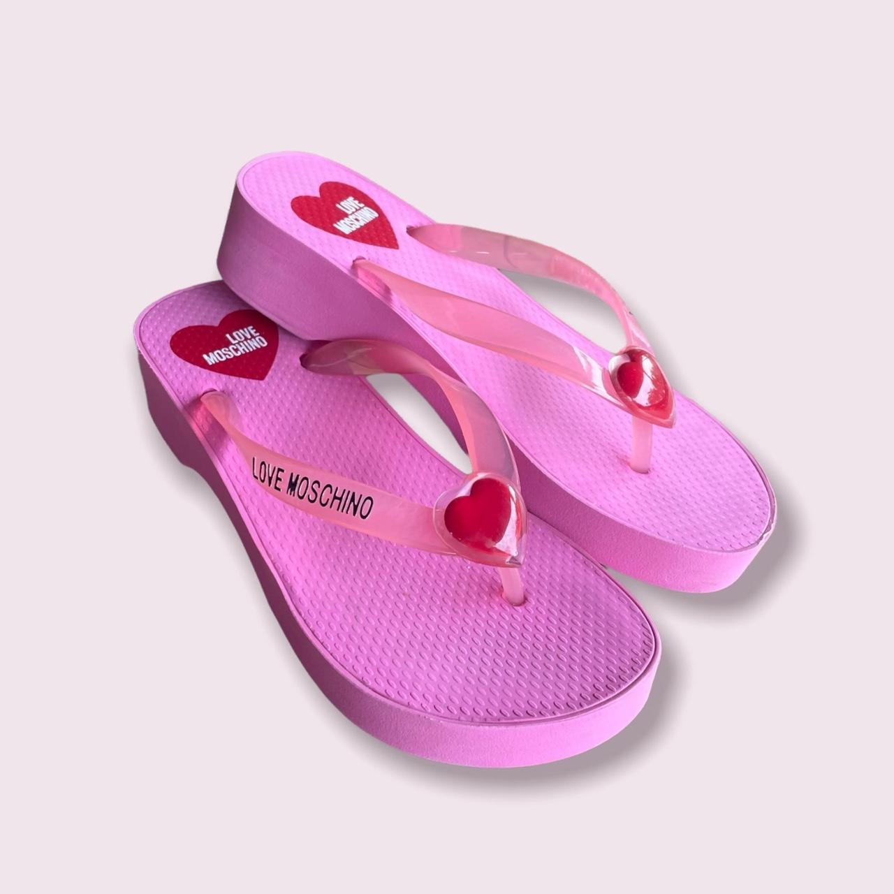 Love pink best sale flip flops