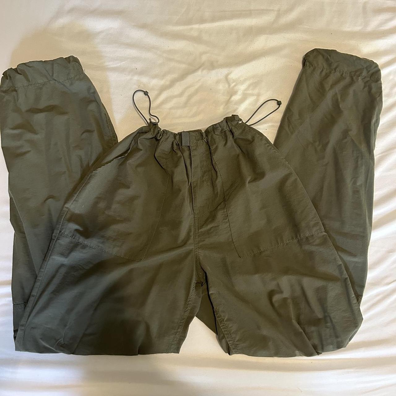 army green aeropostale parachute pants in great... - Depop