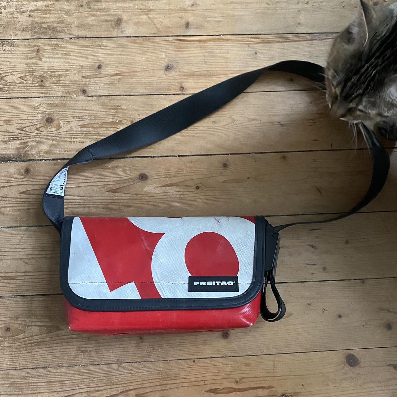 FREITAG F39 メッセンジャーバッグ 赤/白 FREITAG F39 メッセンジャーバッグ 赤/白