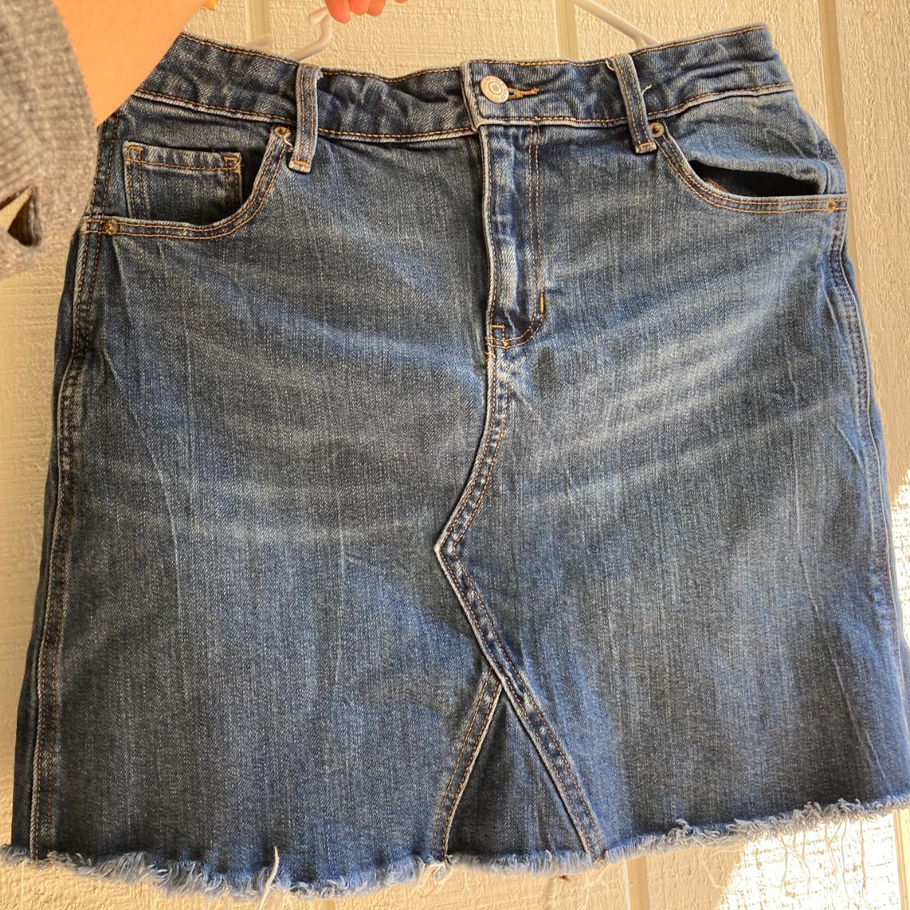 old navy Jean skirt woman's size 4 Midwash frayed... - Depop