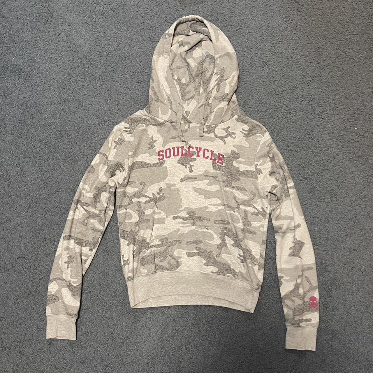 Pull and outlet bear camo hoodie