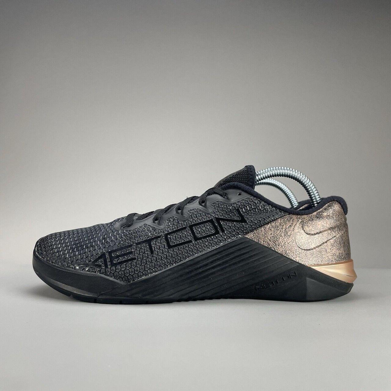 Metcon 5 gold fashion and black