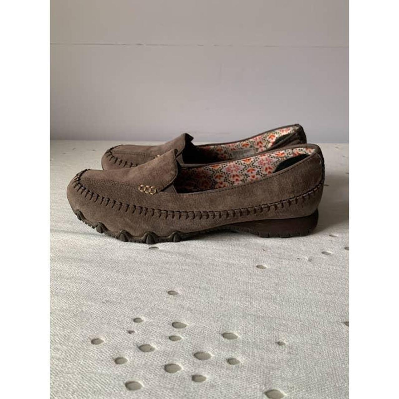 Skechers Relaxed Fit women s Size 10 Brown Loafers Depop