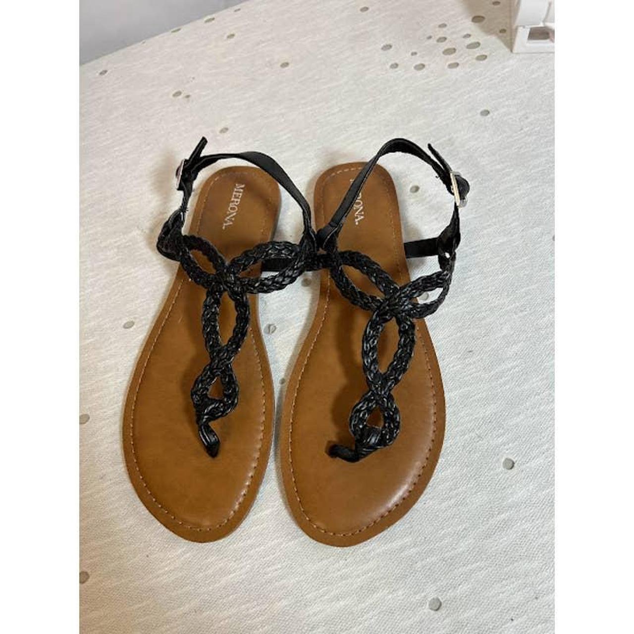 Merona store flip flops