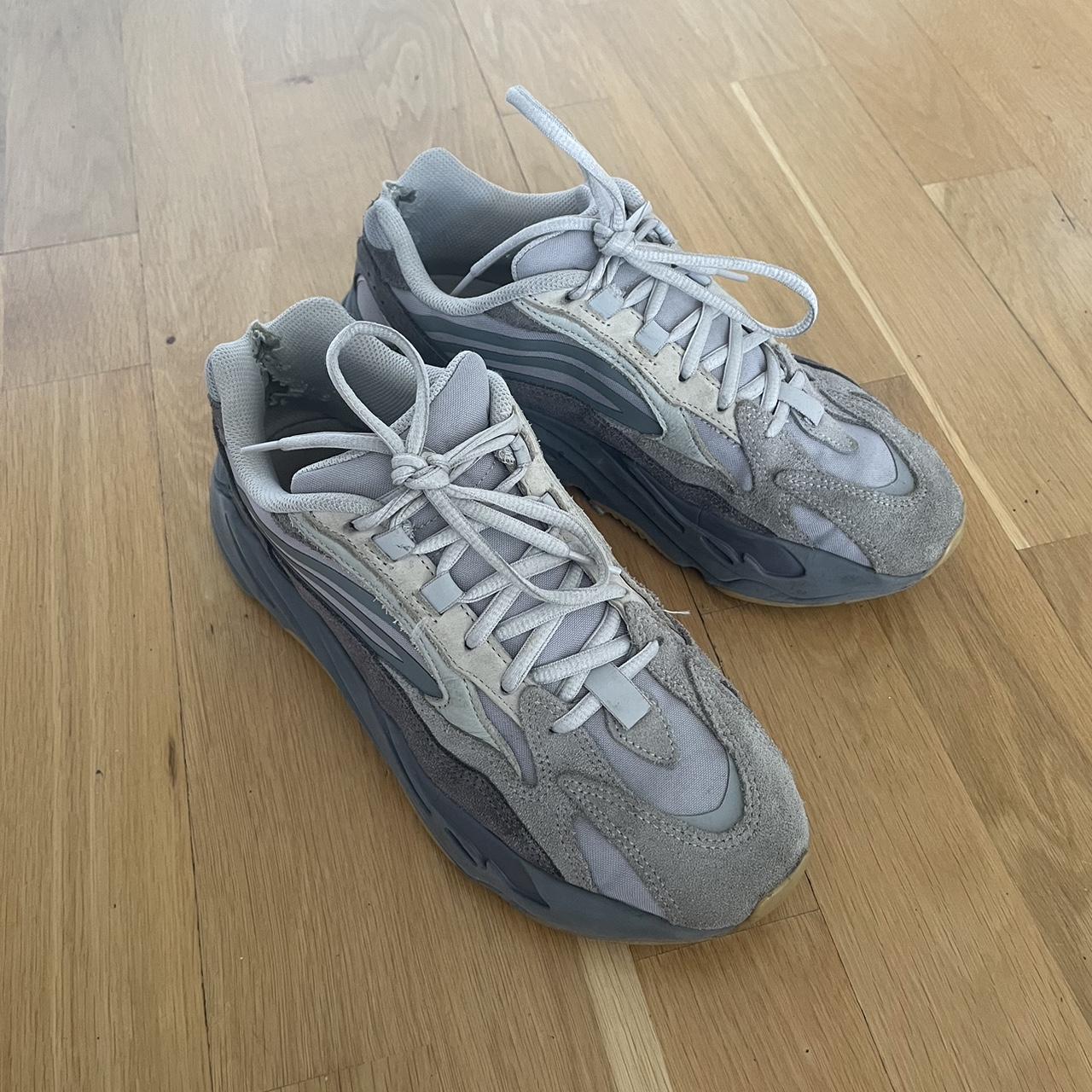 Yeezy deals 700s grey