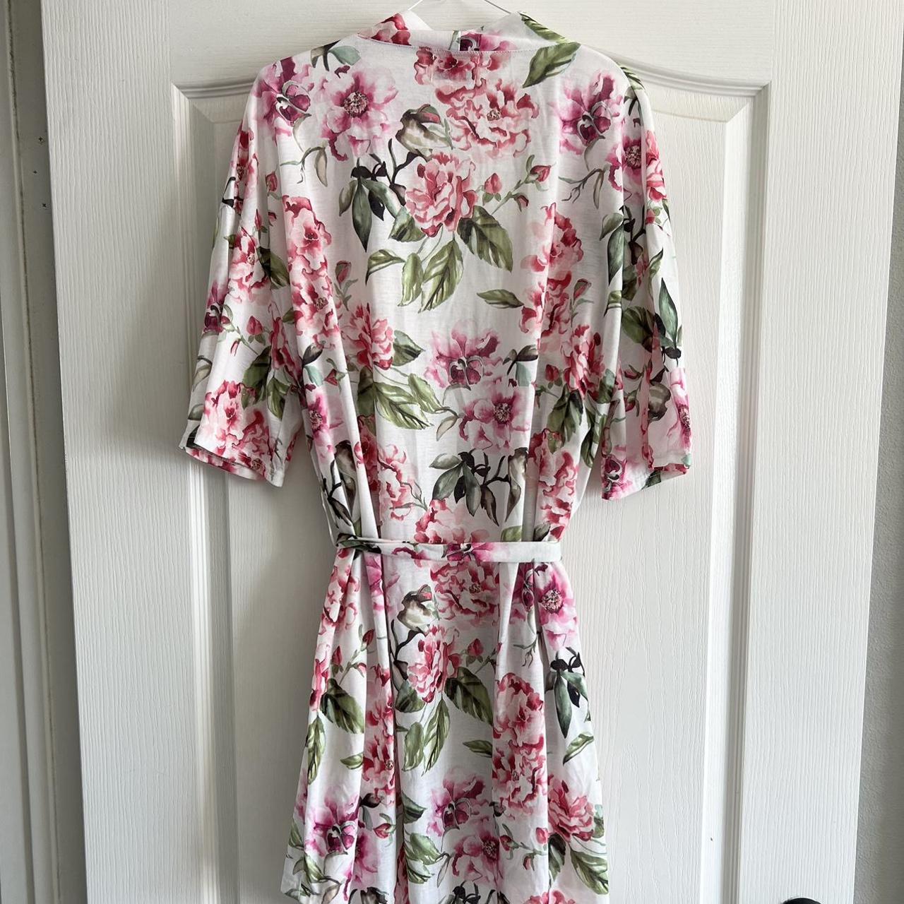 Show Me Your Mumu Women's White and Pink Robe (4)