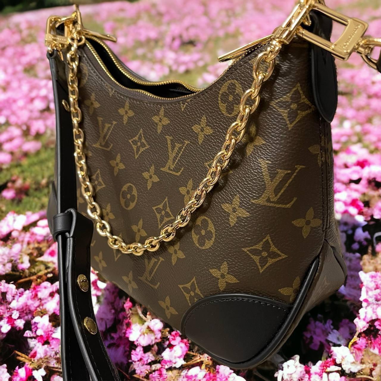 Louis Vuitton - PLEASE MESSAGE ME PRIOR TO PURCHASE - Depop