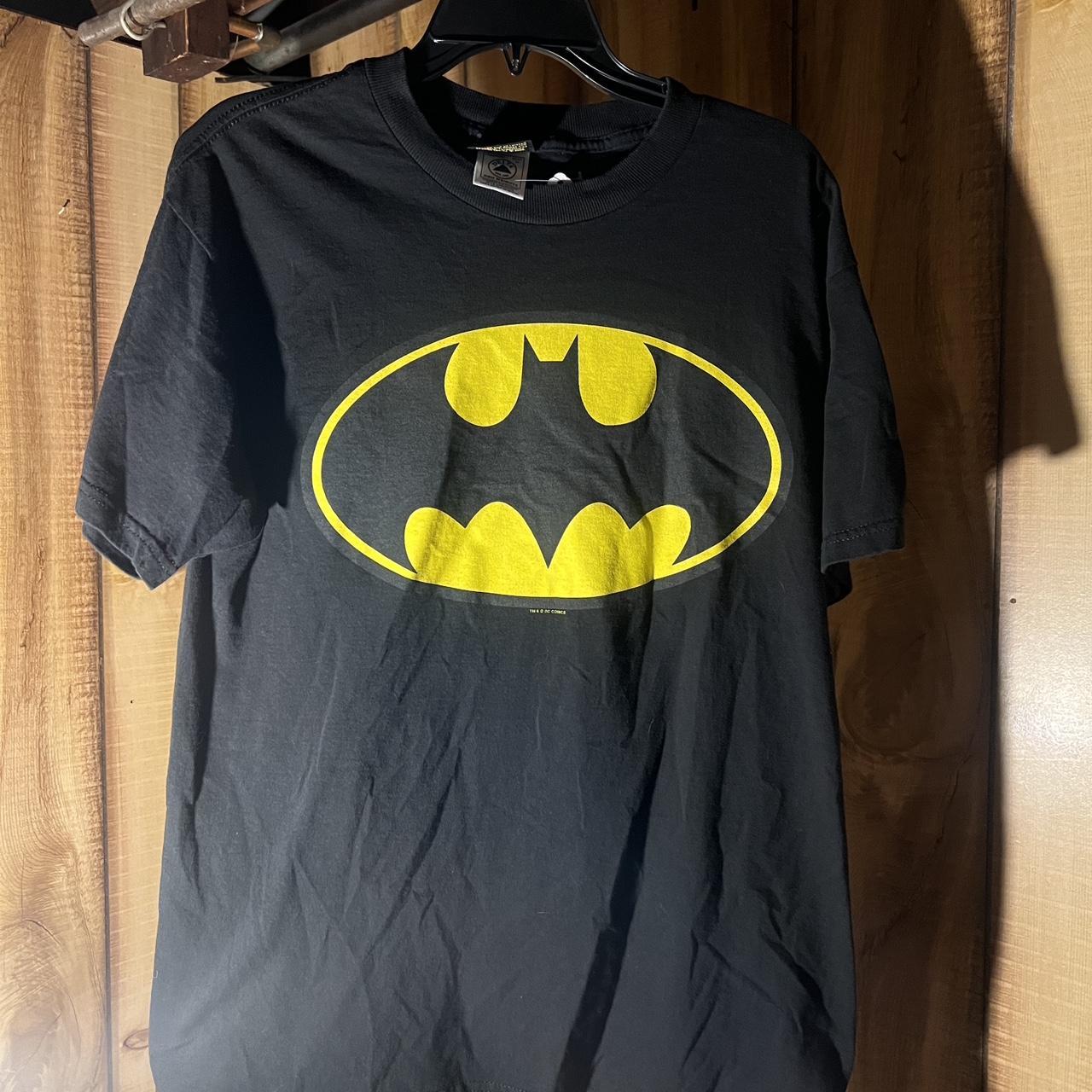 Warner Bros Batman T-shirt. Size Medium 18 x 27 - Depop
