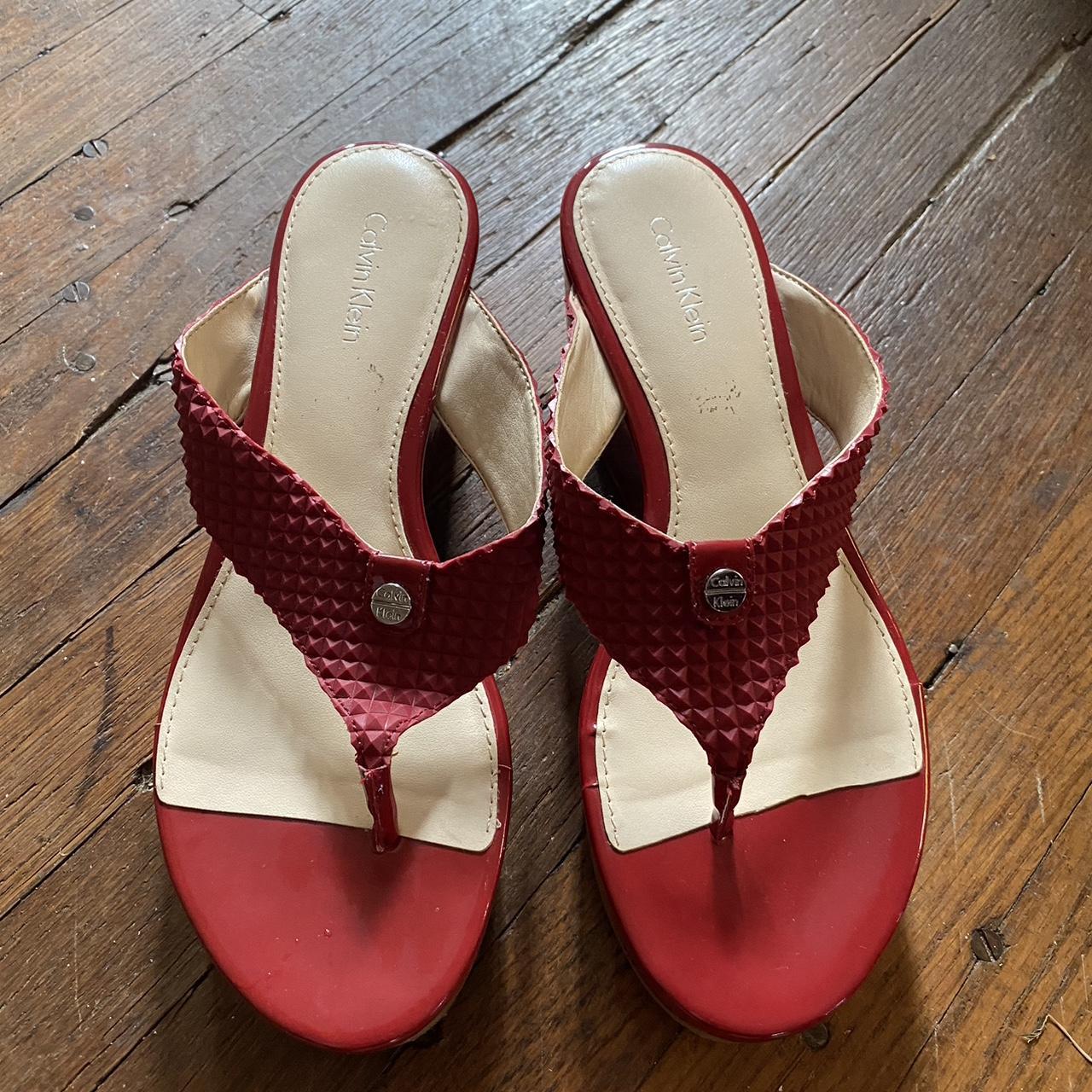 Calvin klein flip outlet flops red