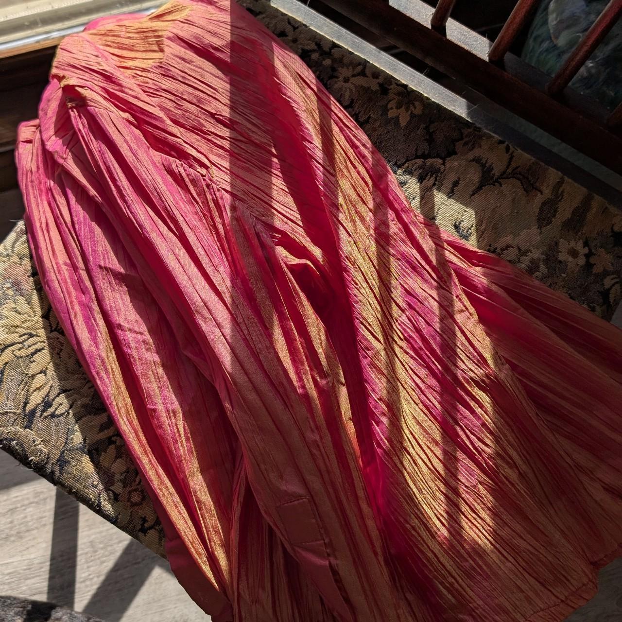 Viz-a-Viz vintage crepe blouse, when sunlight hits... | Depop