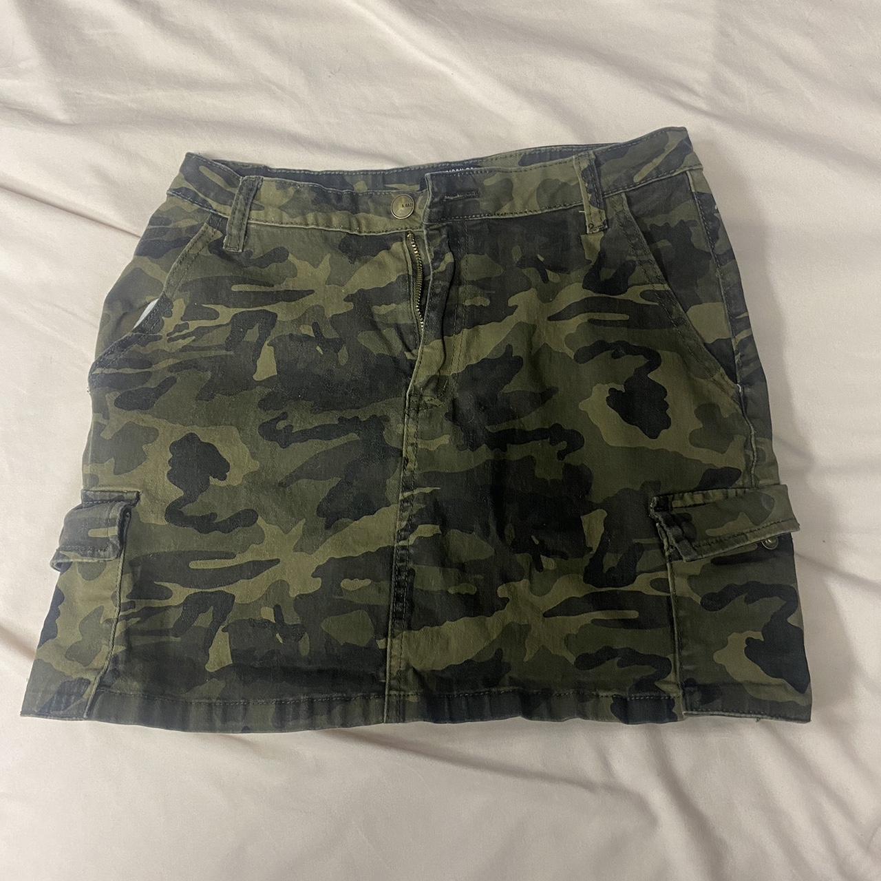 Size small Cargo camo skirt Comes with a belt too - Depop