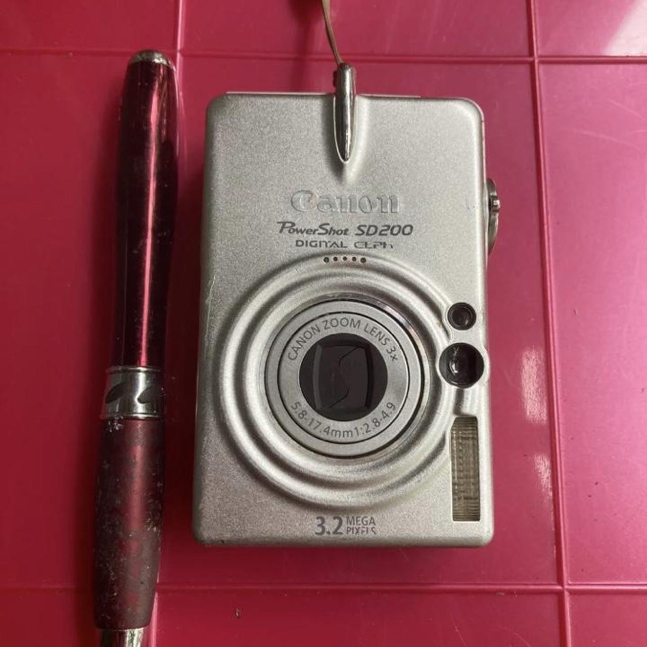 Canon PowerShot SD200 Digital ELPH Camera & Pink... Depop