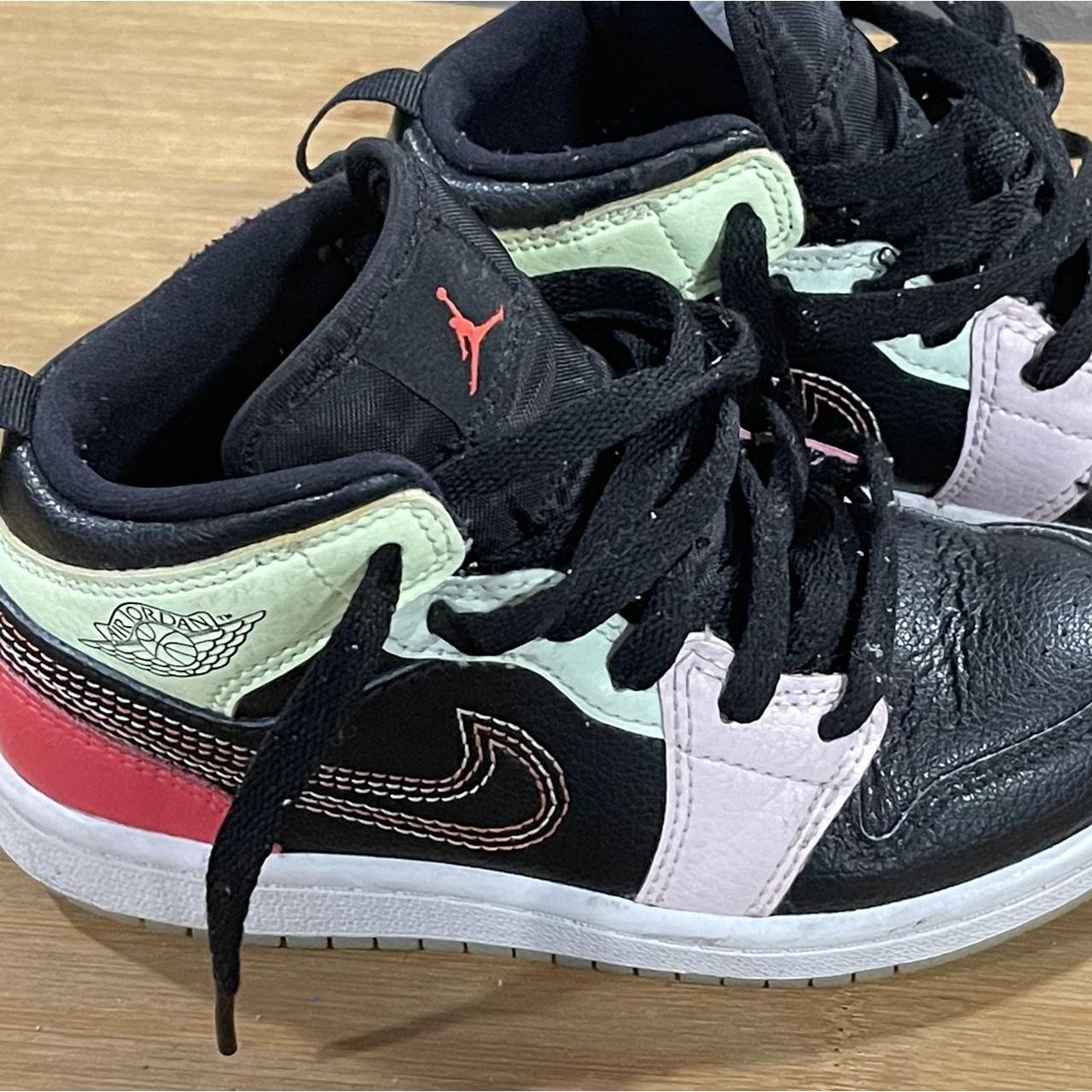 aj 1 mid glow in the dark