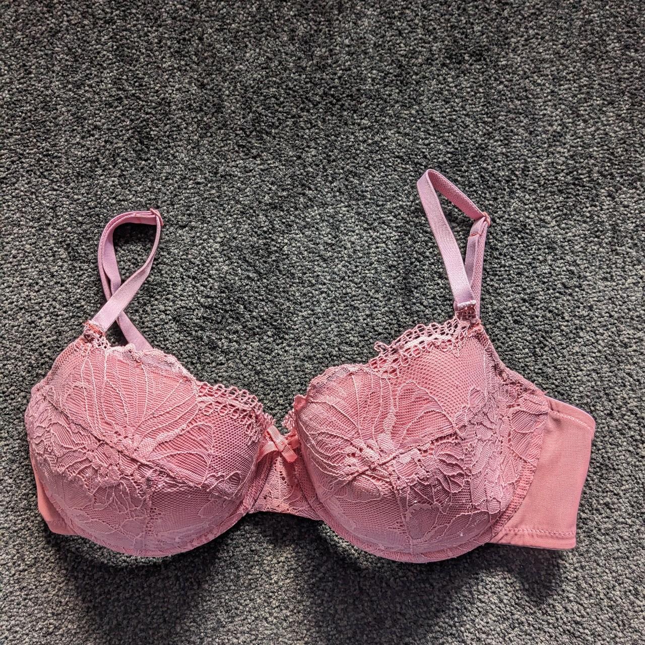 Baby pink bra by Bendon 🩷 Very pretty with lace... - Depop