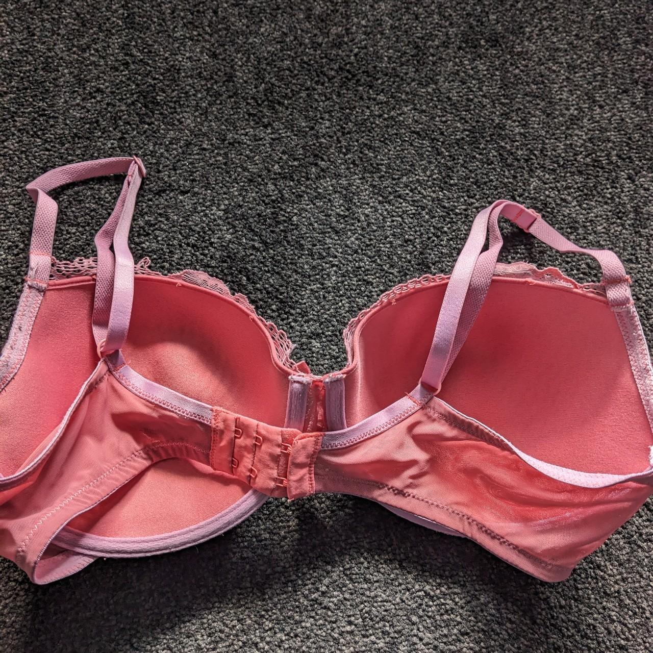 Baby pink bra by Bendon 🩷 Very pretty with lace... - Depop