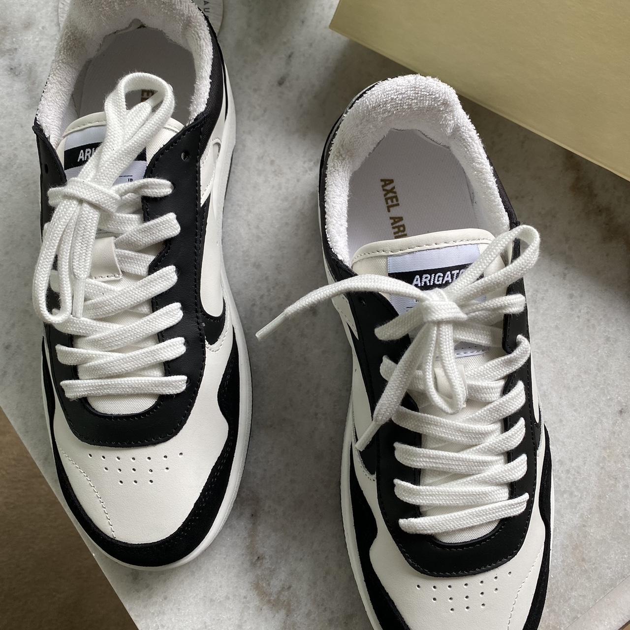 【関税込み】Axel Arigato ホワイト＆ブラック Arlo スニーカー Axel Arigato White and Black Arlo Sneakers