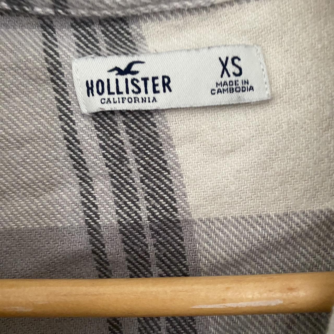 HOLLISTER boyfriend fit plaid button up Size:... - Depop