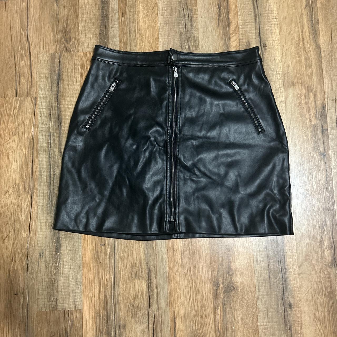 Hollister deals leather skirt