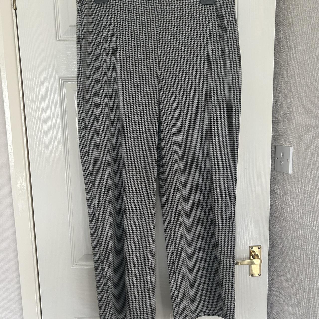 Marks & Spencer Women's White and Black Trousers Depop