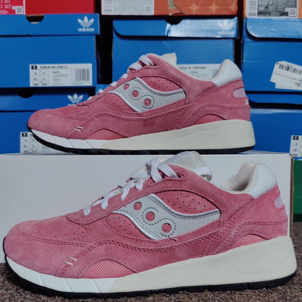 pink saucony sneakers