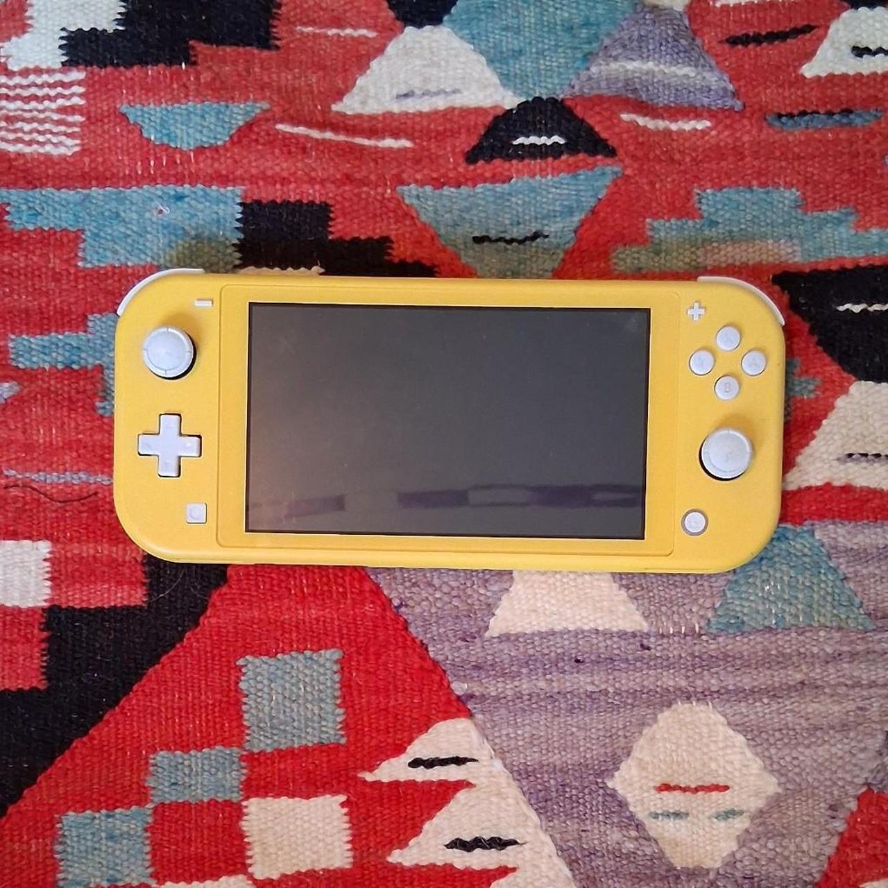 revo908【お年玉】新品　Nintendo Switch Lite Nintendo Switch Lite Handheld Gaming Console Yellow -